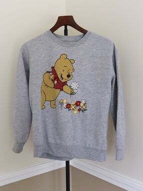 Gray Winnie the Pooh Graphic Crewneck Sweater Vintage Disney Sweatshirt